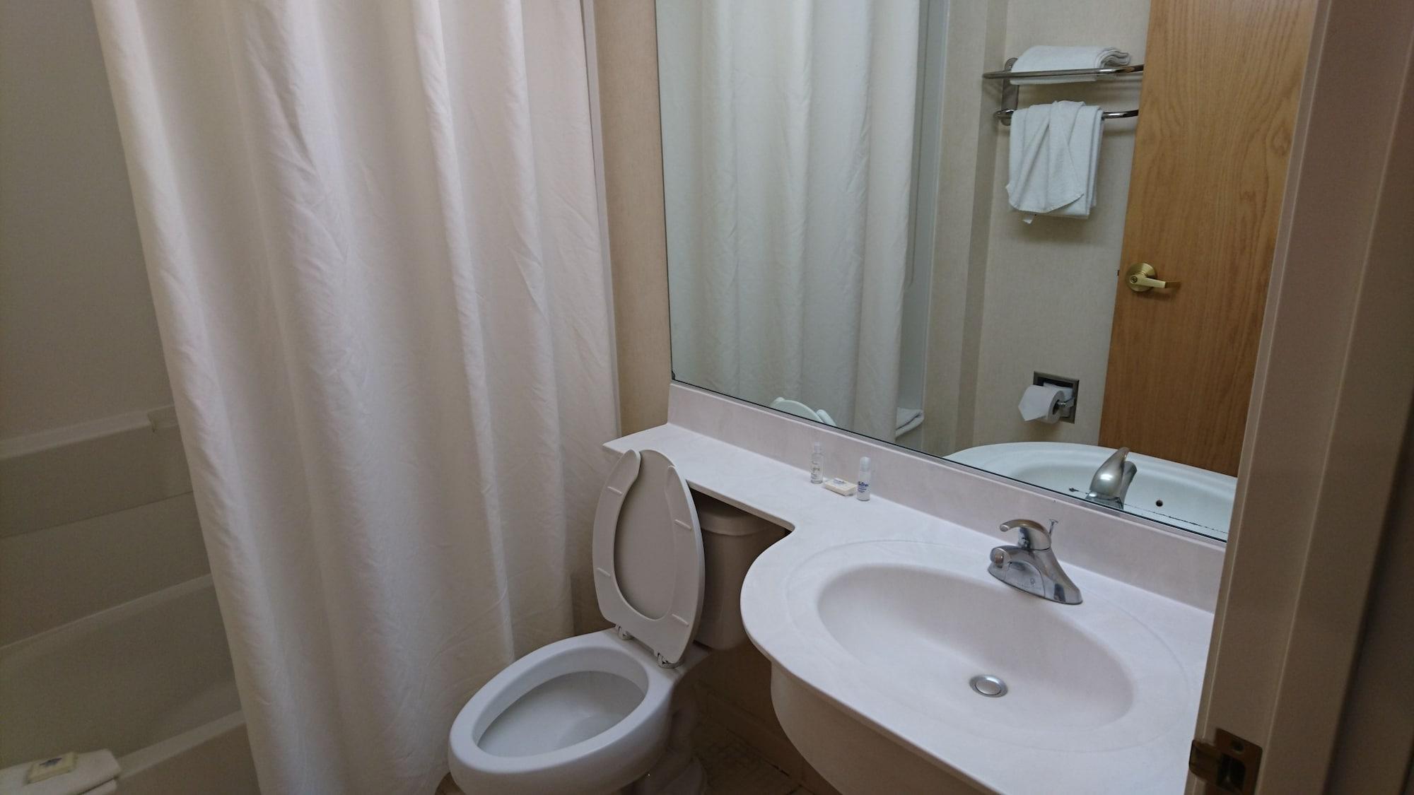 Microtel Inn & Suites By Wyndham Chihuahua Esterno foto
