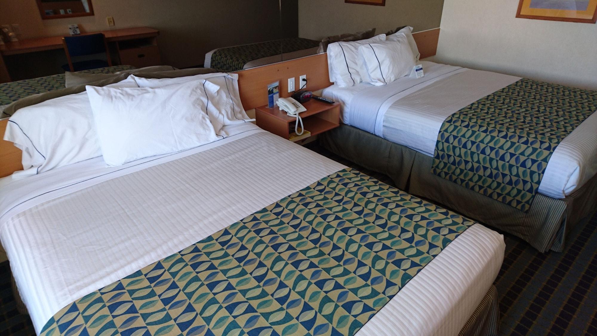Microtel Inn & Suites By Wyndham Chihuahua Esterno foto