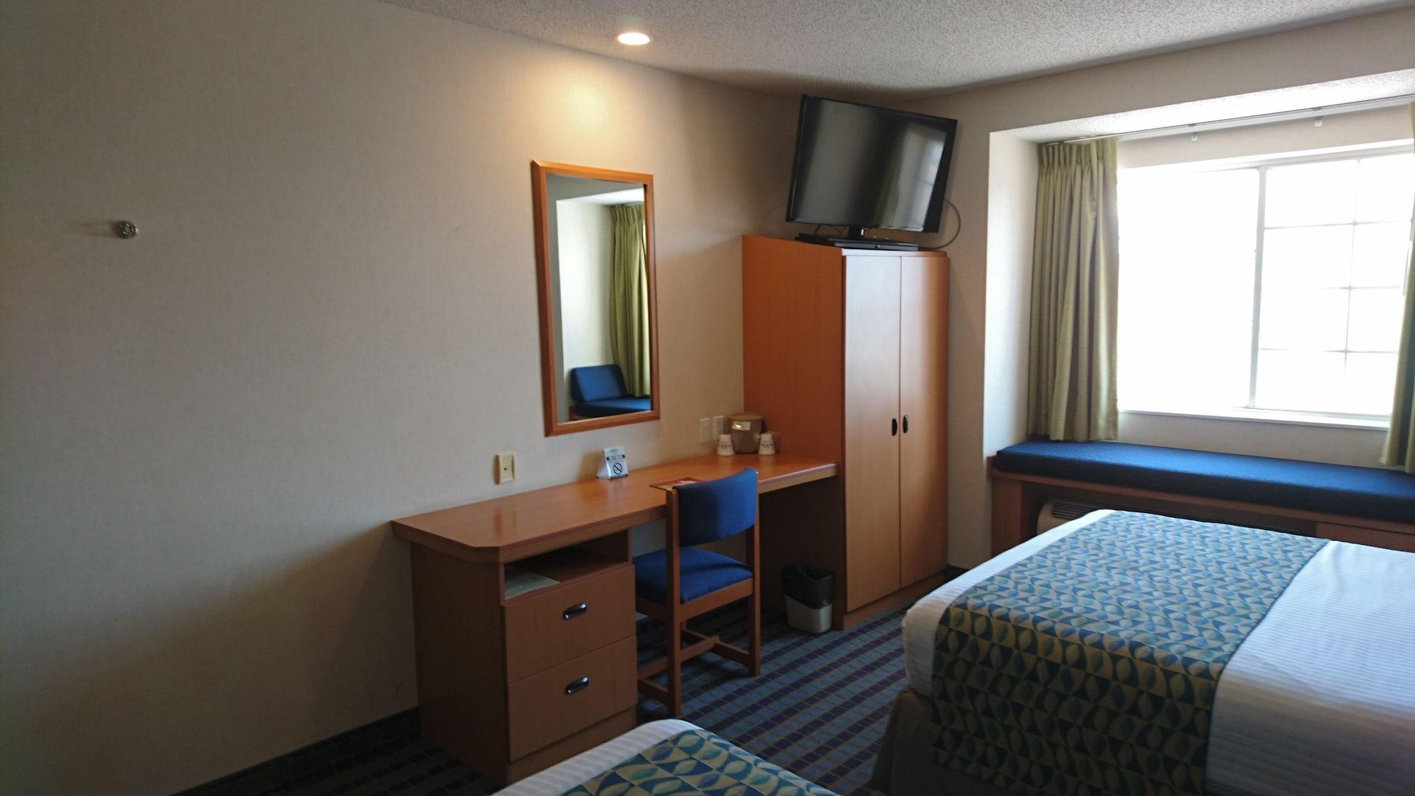 Microtel Inn & Suites By Wyndham Chihuahua Esterno foto