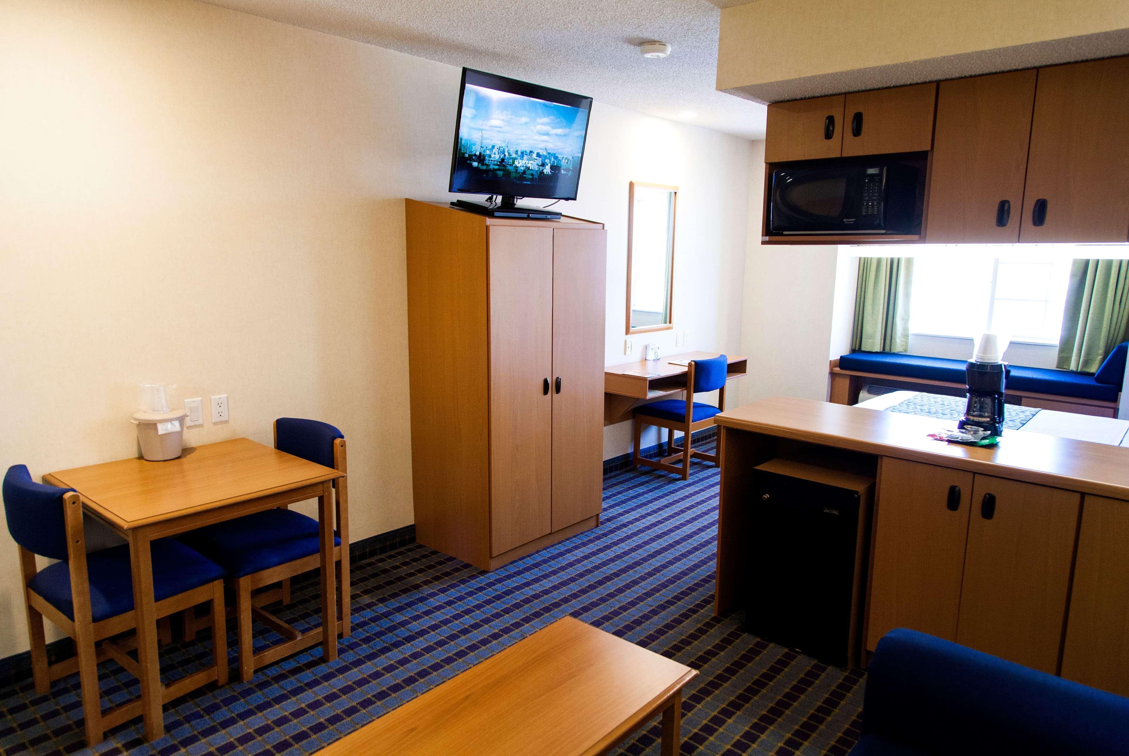 Microtel Inn & Suites By Wyndham Chihuahua Esterno foto