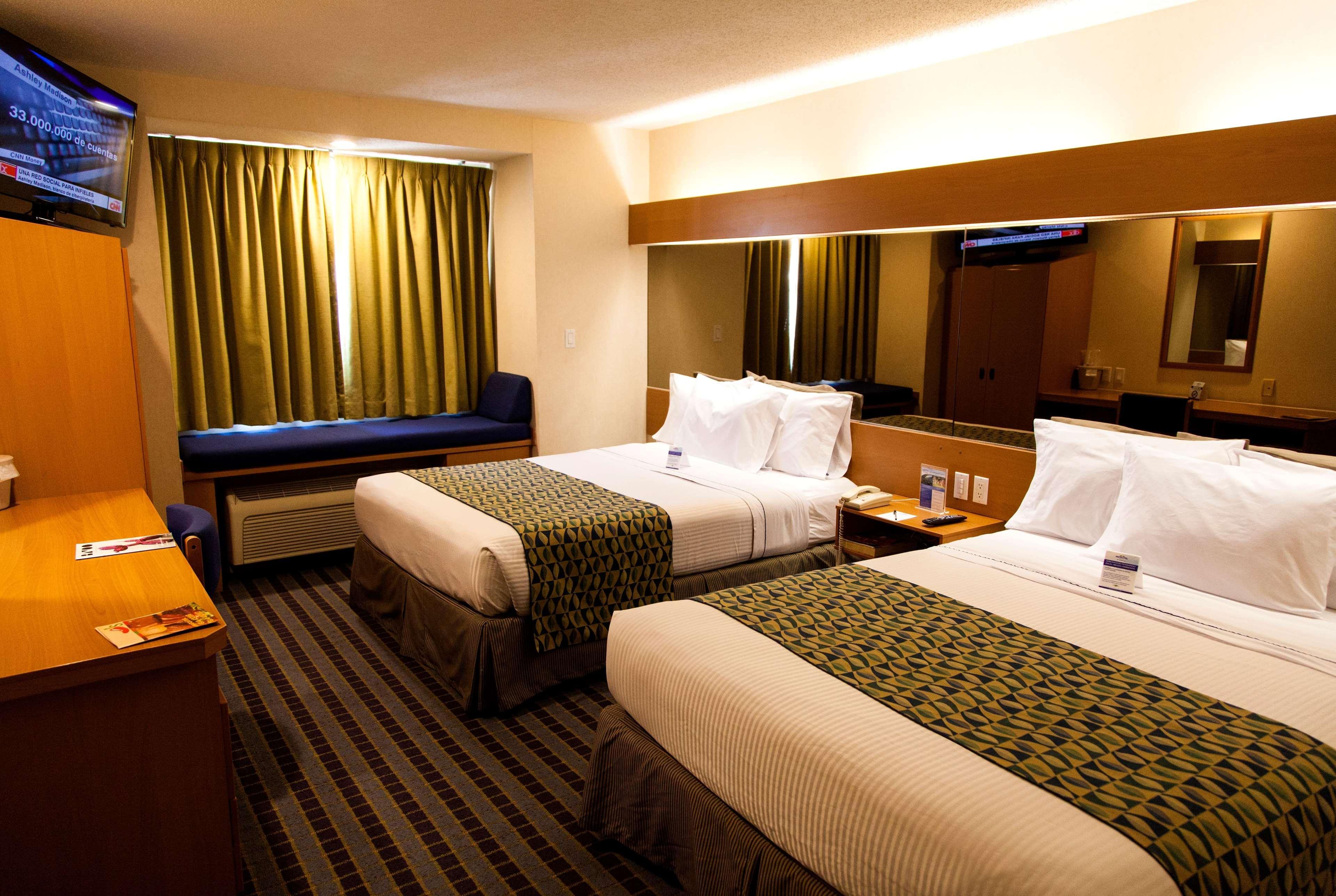 Microtel Inn & Suites By Wyndham Chihuahua Esterno foto