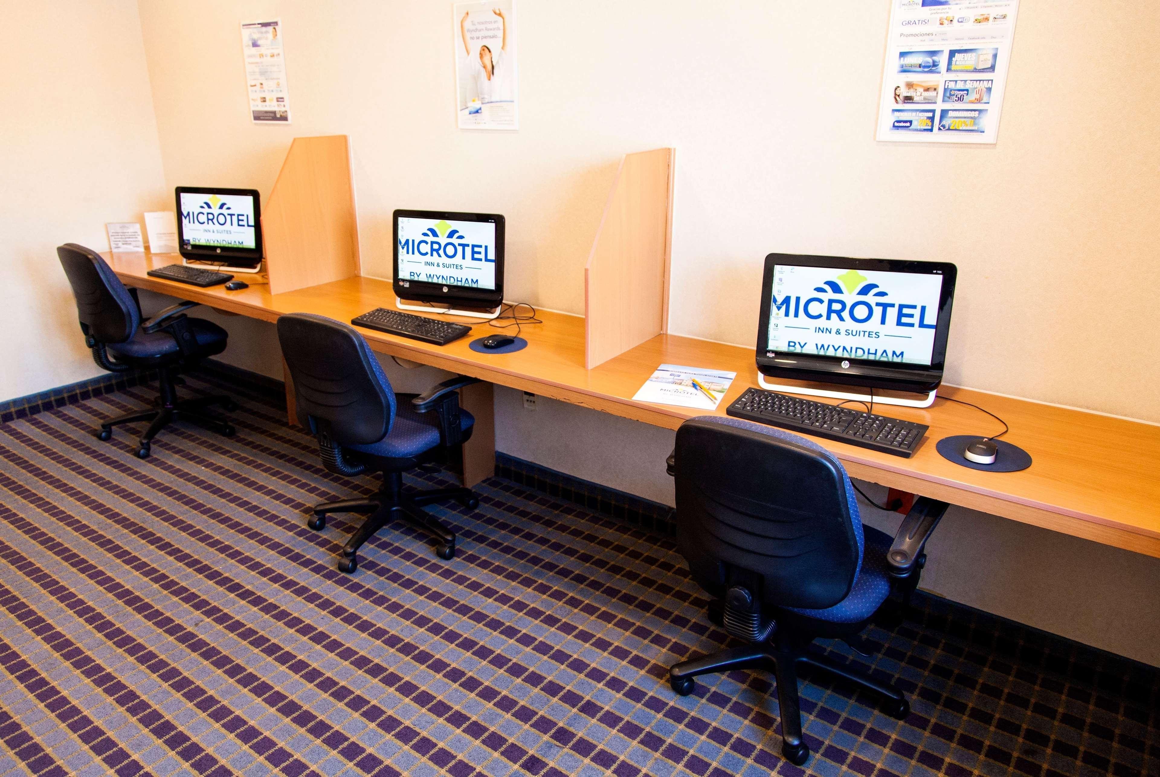 Microtel Inn & Suites By Wyndham Chihuahua Esterno foto