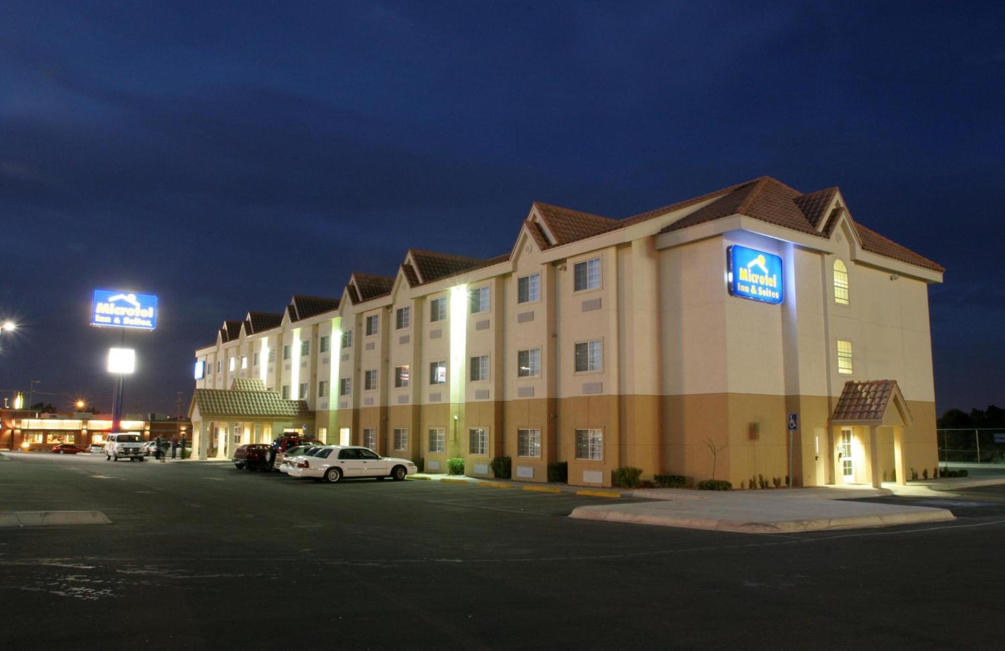 Microtel Inn & Suites By Wyndham Chihuahua Esterno foto