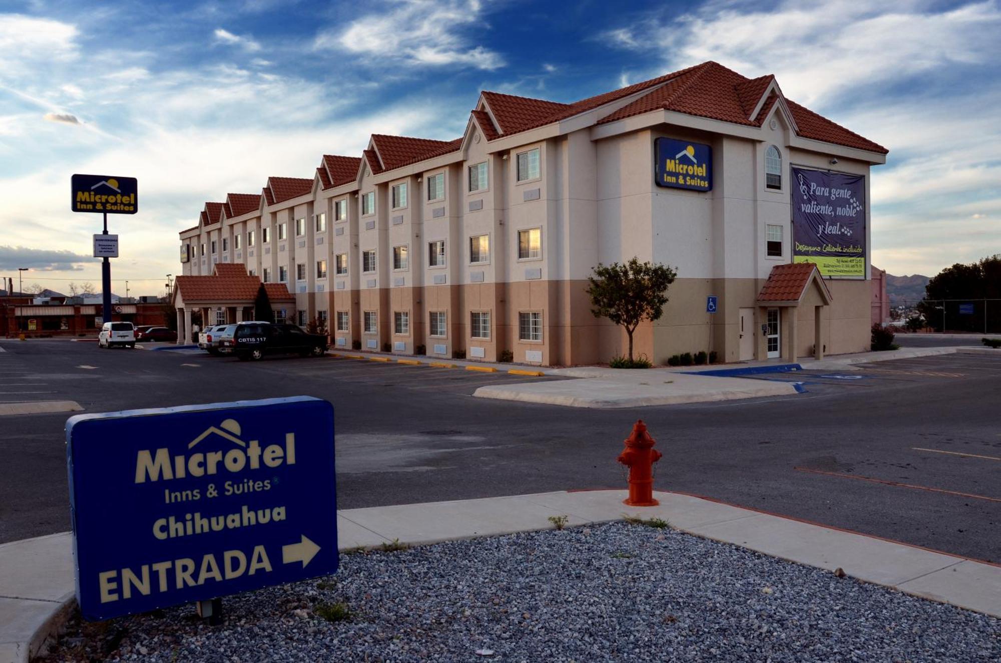 Microtel Inn & Suites By Wyndham Chihuahua Esterno foto
