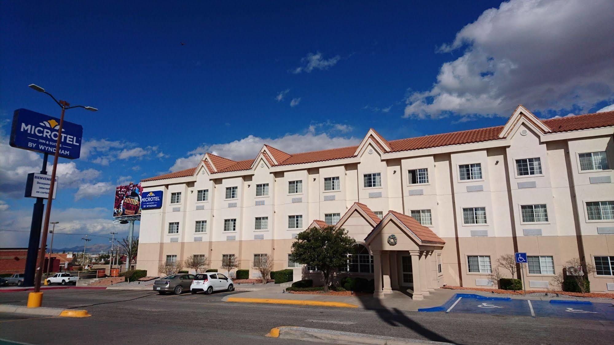 Microtel Inn & Suites By Wyndham Chihuahua Esterno foto