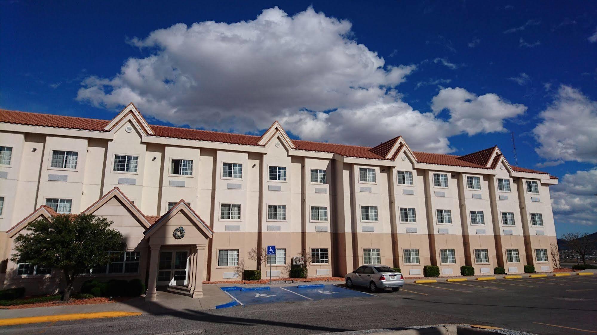 Microtel Inn & Suites By Wyndham Chihuahua Esterno foto