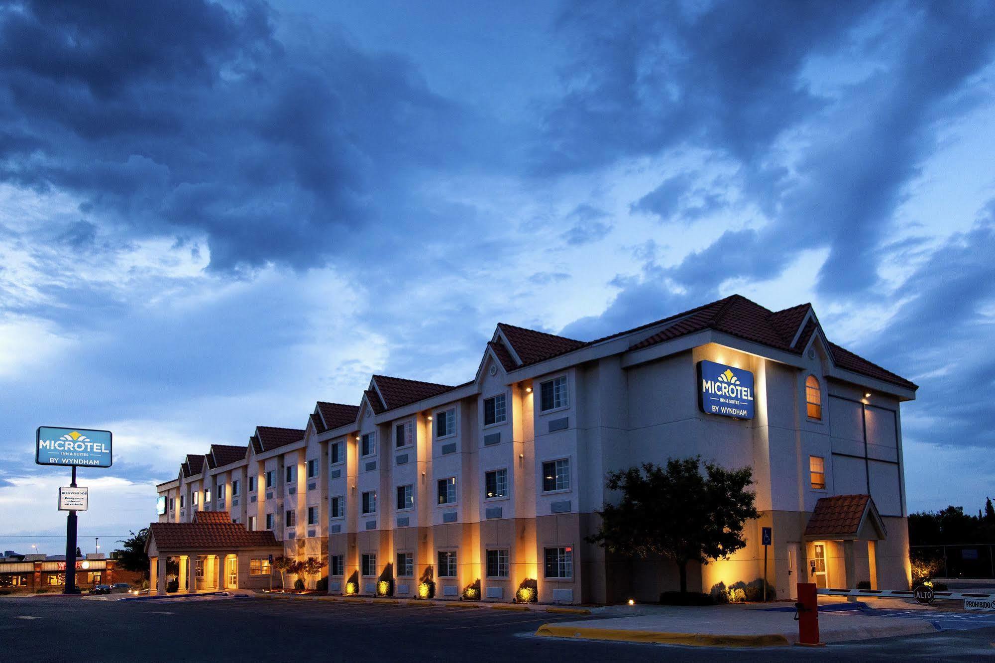 Microtel Inn & Suites By Wyndham Chihuahua Esterno foto