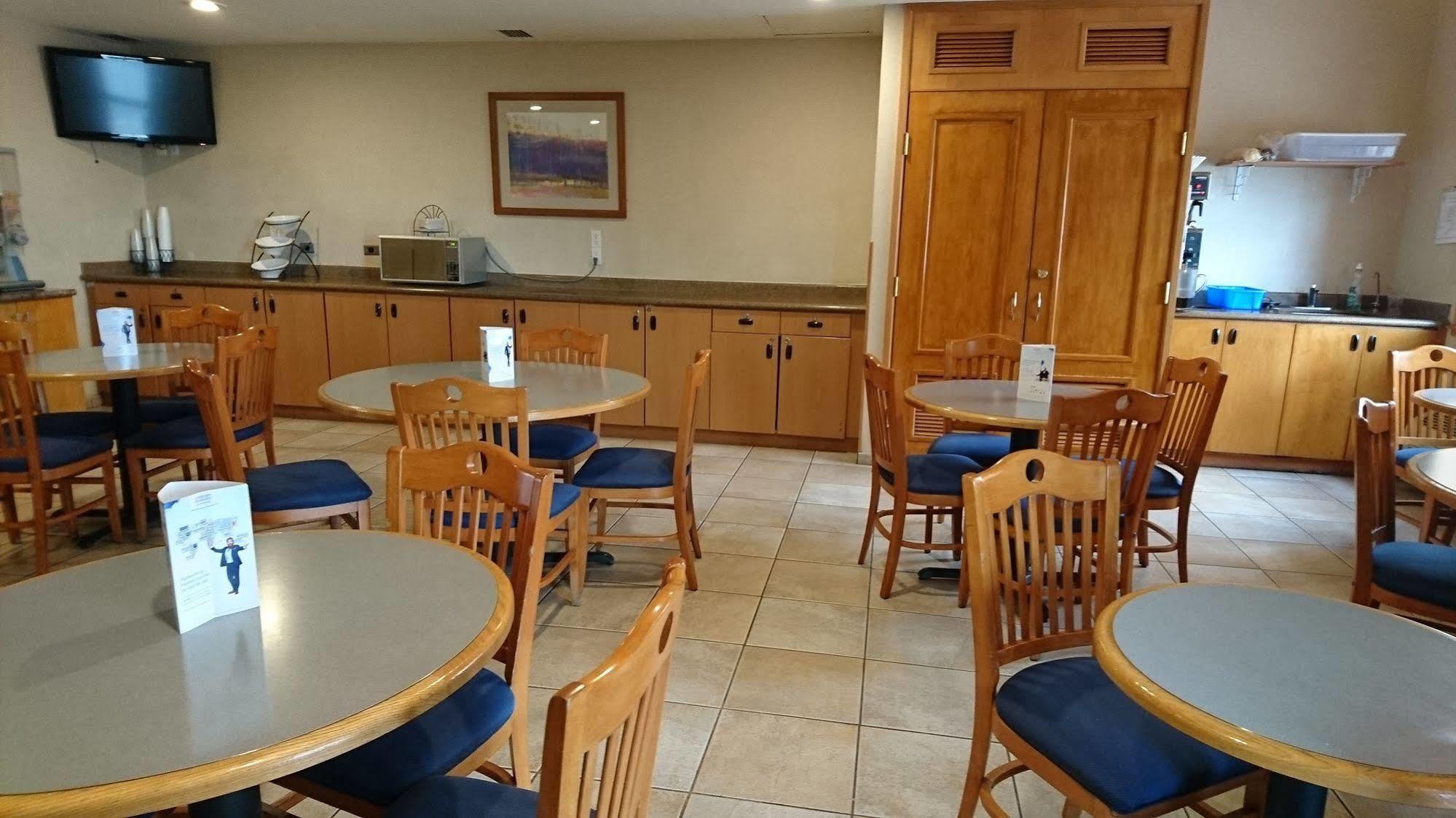 Microtel Inn & Suites By Wyndham Chihuahua Esterno foto