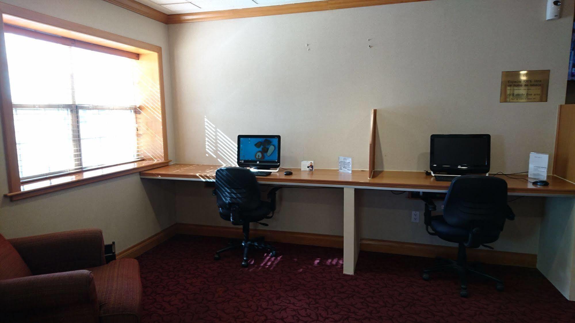 Microtel Inn & Suites By Wyndham Chihuahua Esterno foto